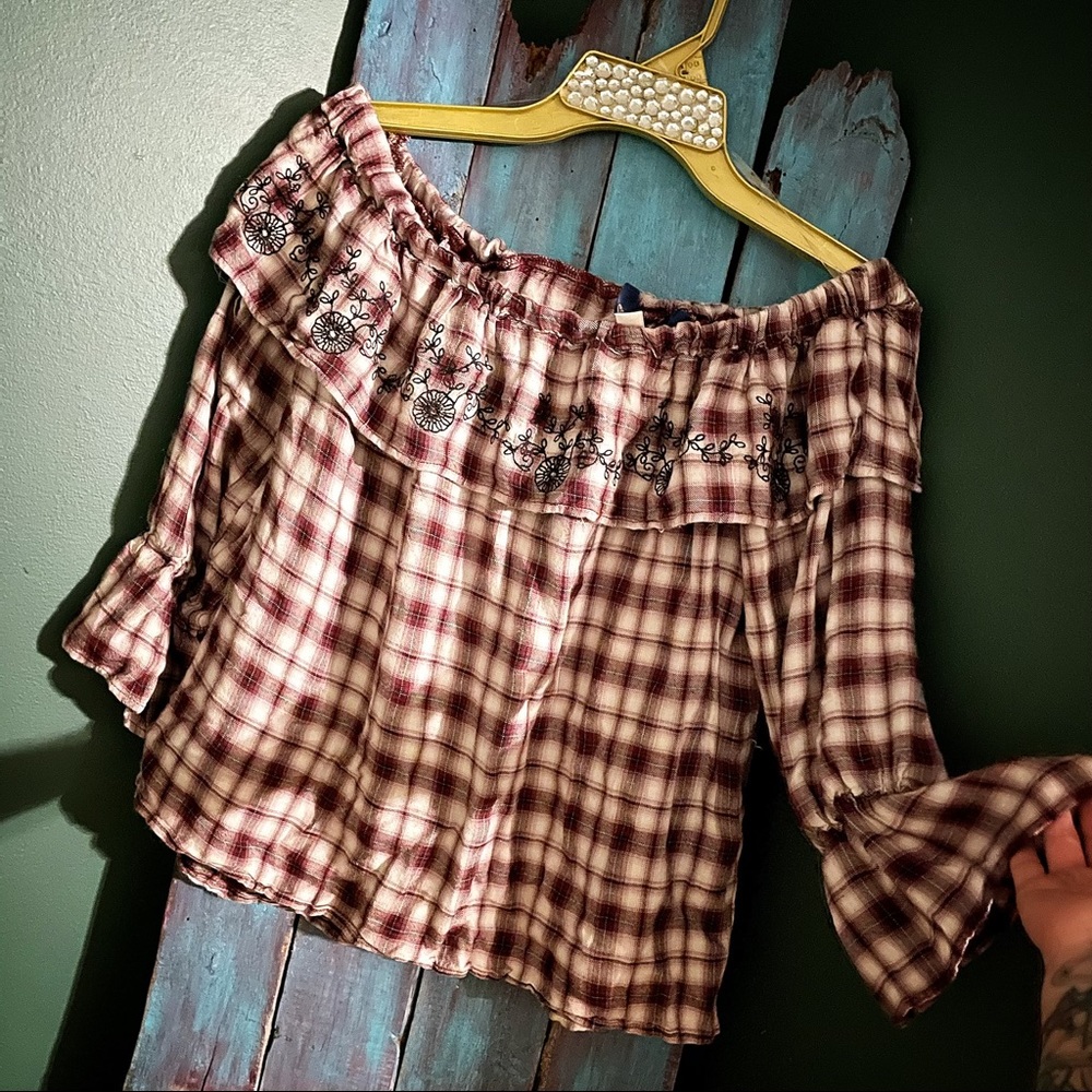 NWOT BLUE RAIN OFF THE SHOULDER PLAID TOP! - Picture 1 of 2